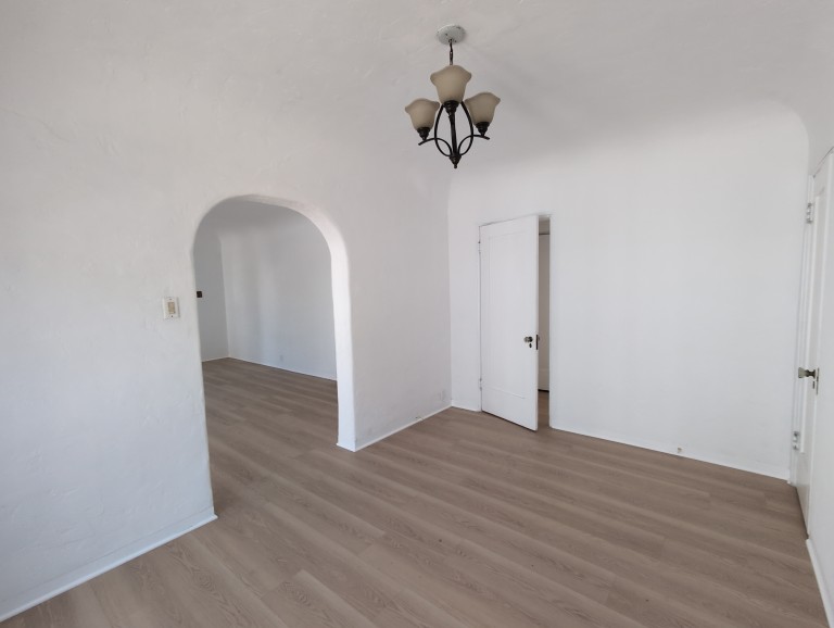 b-dining-room2.jpg